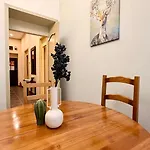 Refined Living, Iconic Address - Calea Victoriei 公寓 *
