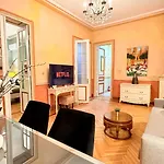 Refined Living, Iconic Address - Calea Victoriei 公寓 *