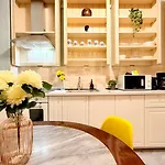 Refined Living, Iconic Address - Calea Victoriei 公寓 *