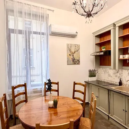 Refined Living, Iconic Address - Calea Victoriei Apartman