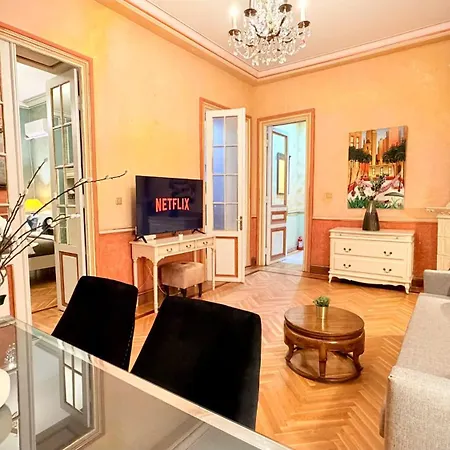 Refined Living, Iconic Address - Calea Victoriei Apartman *