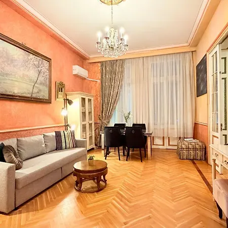 Refined Living, Iconic Address - Calea Victoriei Apartman *