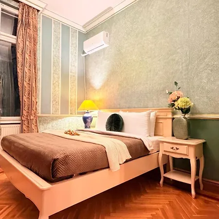 Refined Living, Iconic Address - Calea Victoriei Apartman