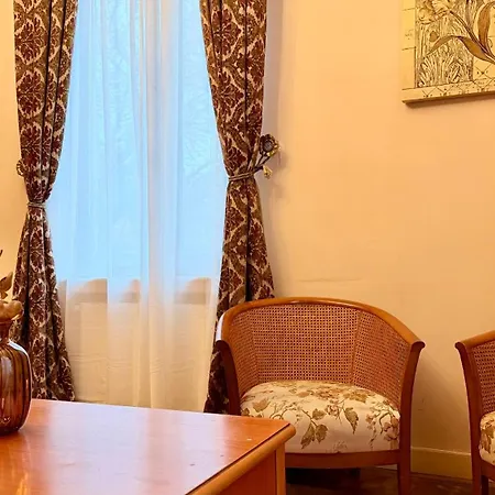 Refined Living, Iconic Address - Calea Victoriei Bukarest