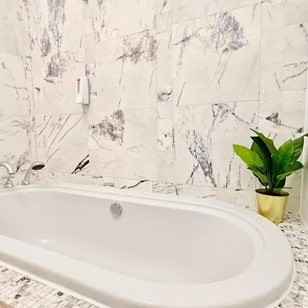 Refined Living, Iconic Address - Calea Victoriei Bukarest